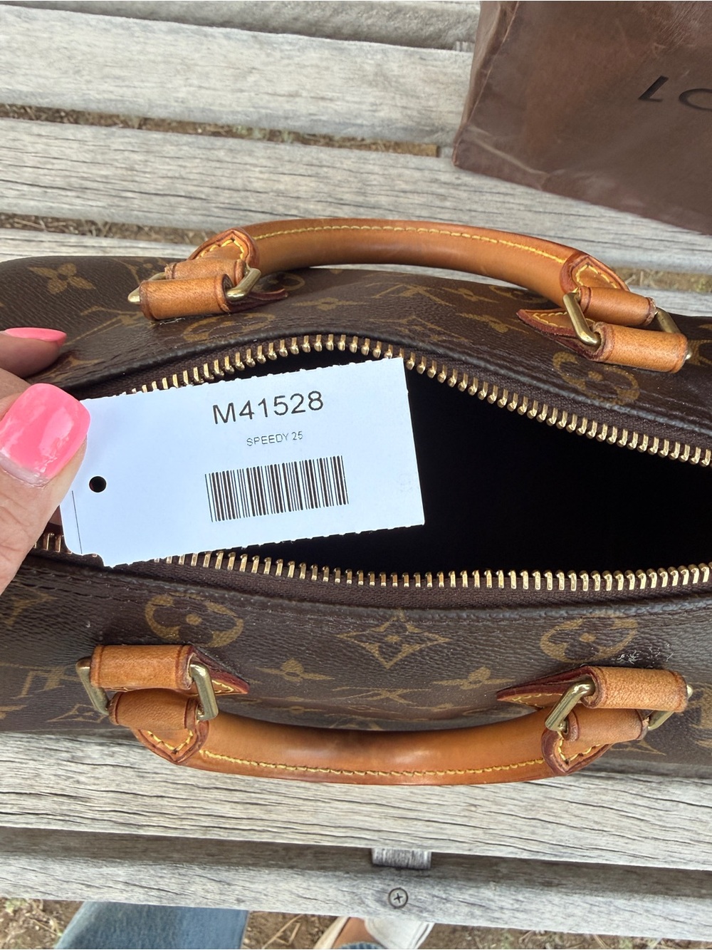 Authentic Louis Vuitton Monogram Speedy 25 - Picture 6 of 15
